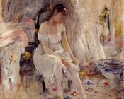 贝尔特 摩里索特 : Woman Getting Dressed